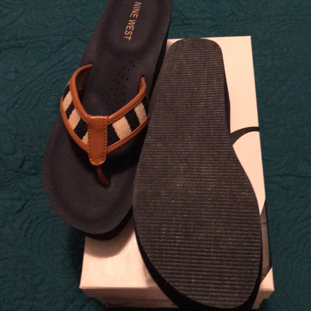 Nine West - Picture 3 of 3